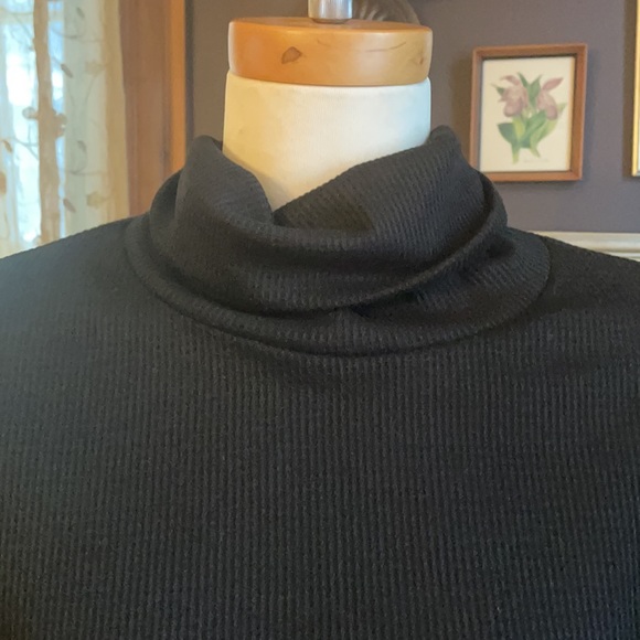 SHEIN small black stretch knit turtleneck - Picture 3 of 4